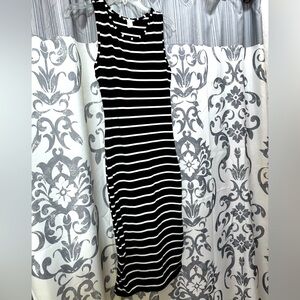 Guc Capella Casual‎ Black and White Sheath Midi Dress with Crew Neck Size L